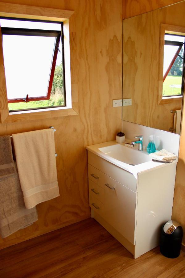 Luxury Container Cabin Masterton Exterior foto